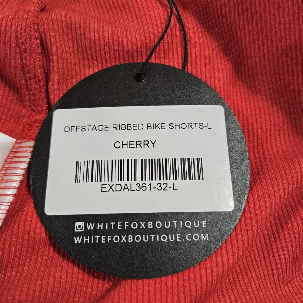 NWT White Fox Offstage Ribbed Bike Shorts Cherry Size L - Picture 3 of 5